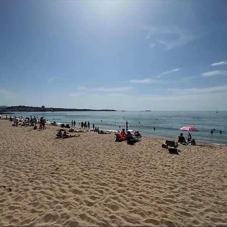 Cosy And Bright Studio At 1 Min Walk From The Sea Fréjus