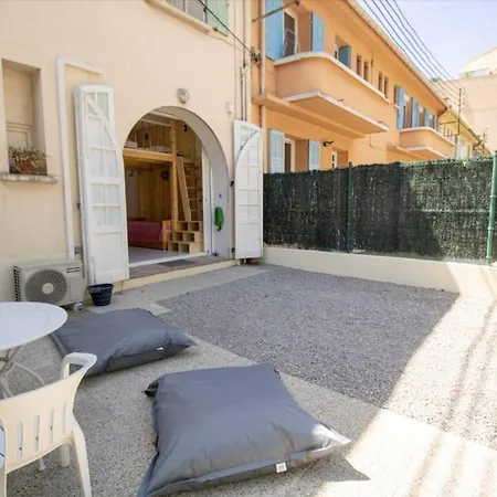 Cosy And Bright Studio At 1 Min Walk From The Sea Fréjus