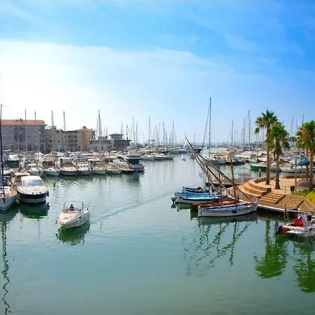Cosy And Bright Studio At 1 Min Walk From The Sea Fréjus